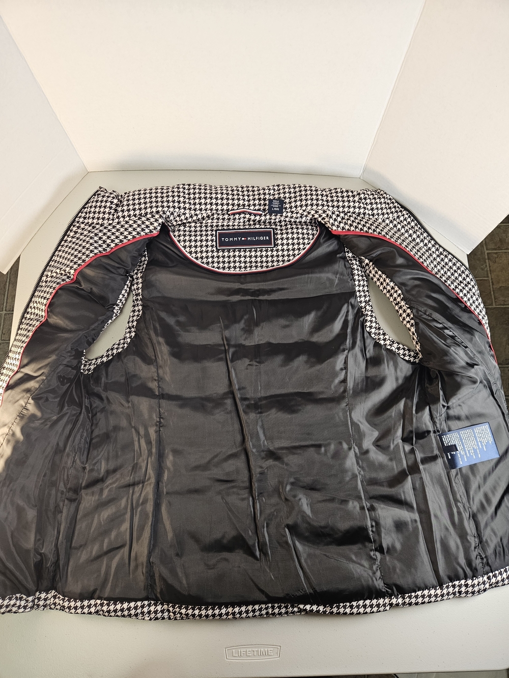 Tommy Hilfiger Black and White Houndstooth Quilted Puffer Vest Like New - Picture 12 of 13